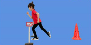 Corrida de 15 metros com obstáculos (crianças)